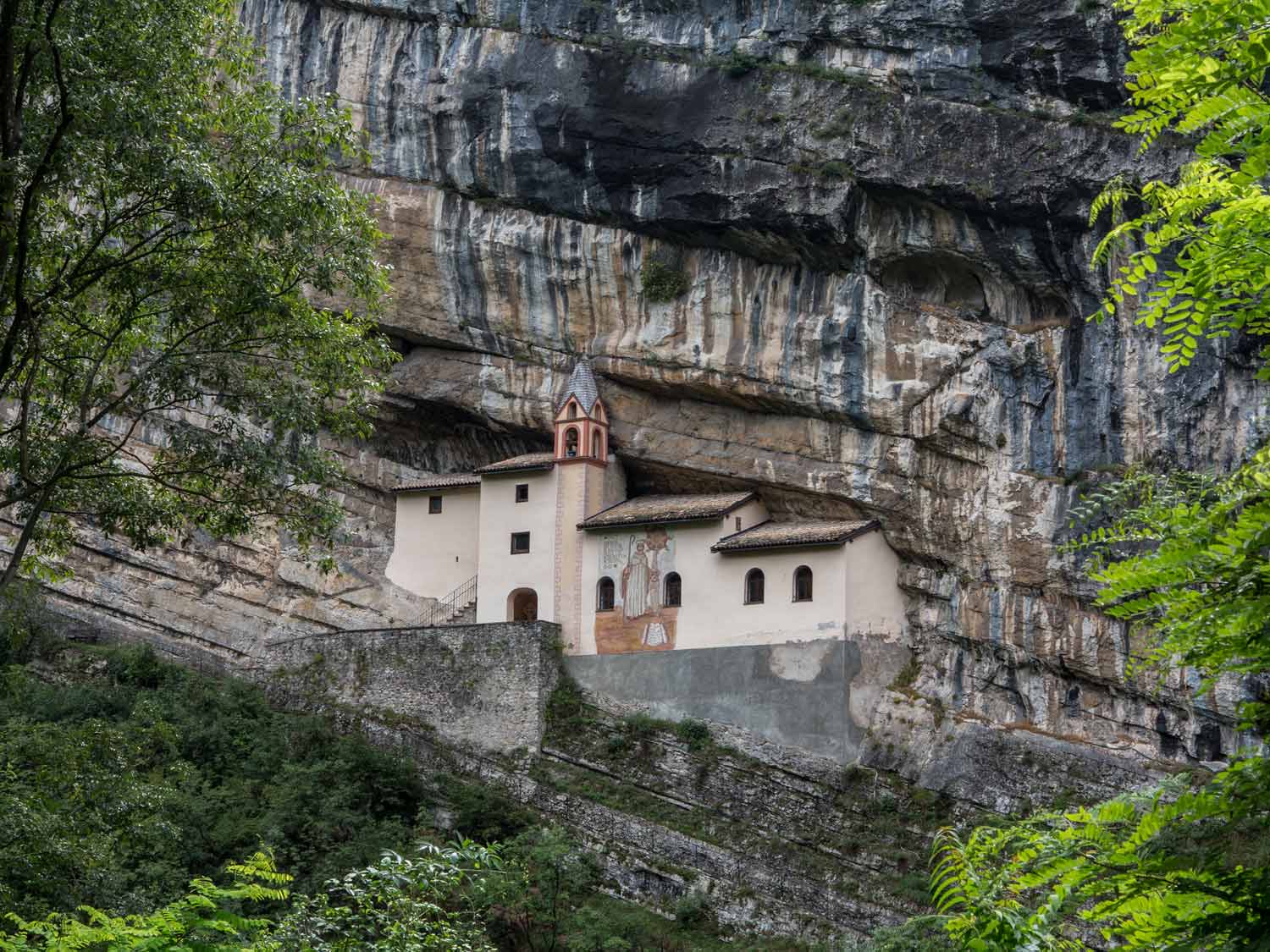 Trambileno, zwischen Fort und Wallfahrtskirche
